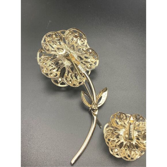 Sarah Coventry Gold tone Flower Brooch red rhinestones matching clip earrings - Picture 6 of 11